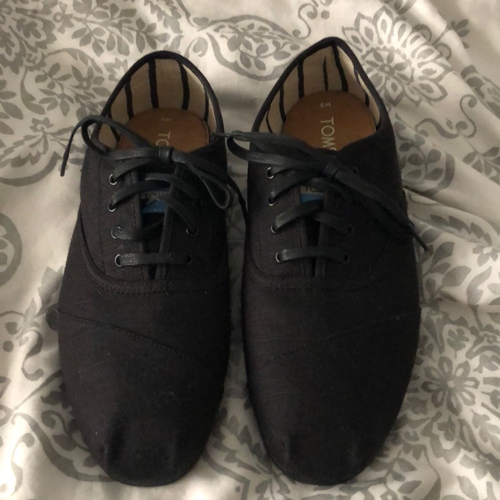 NWOT Toms Cordones Shoe